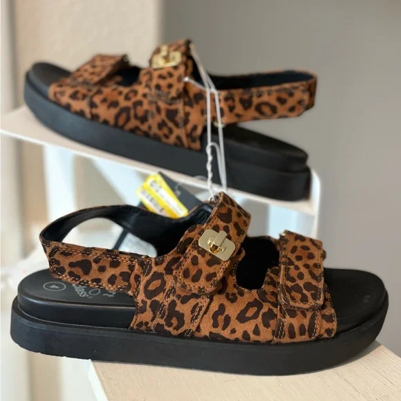 NEW Art Class Girl Kids' Verity Platform Hardware Sandals Leopard Print Sz 4 - Picture 1 of 6